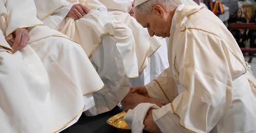 Papa León XIV pide unidad para la paz en esta «hora oscura de la historia»