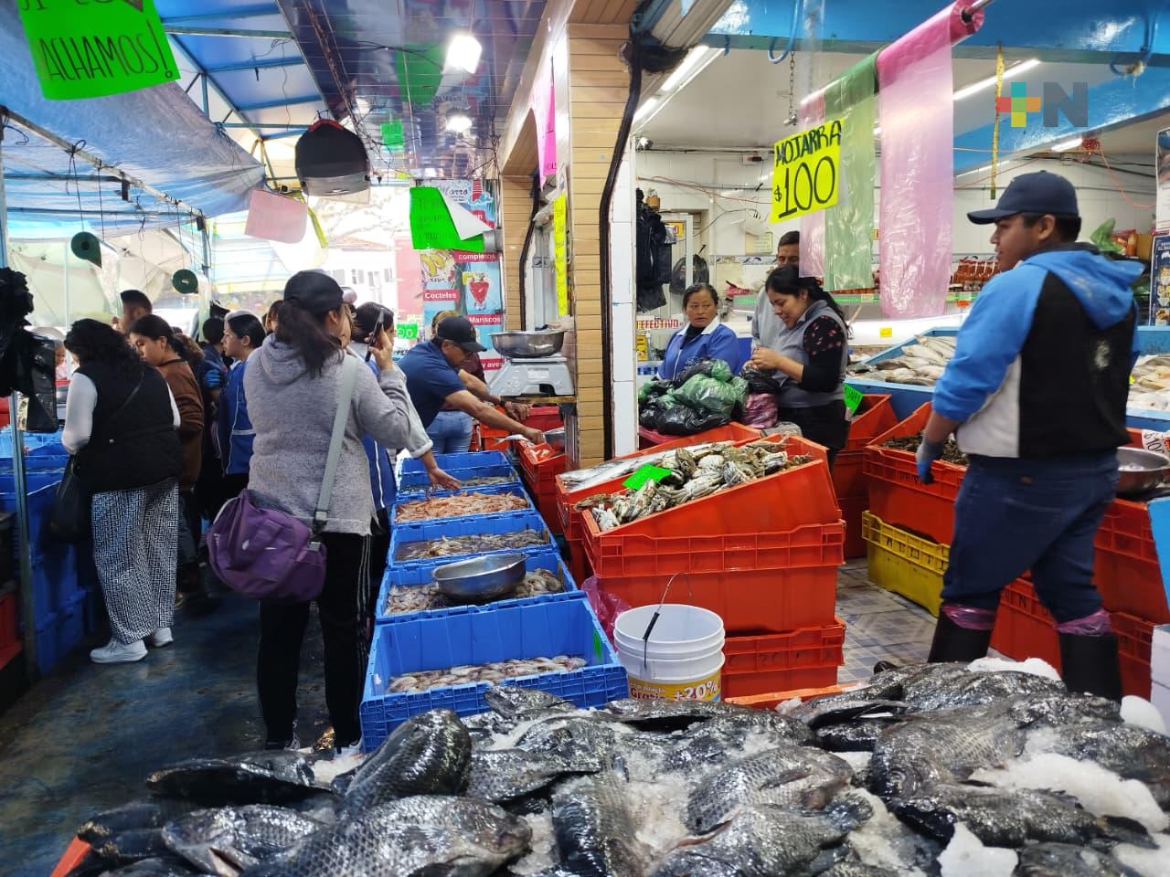 Ventas en pescaderías disminuyen por falta de información y temor al consumo de productos del mar