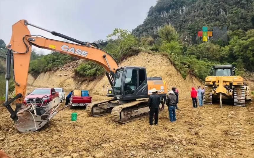 Gobierno de Veracruz continúa rehabilitando caminos en la Huasteca