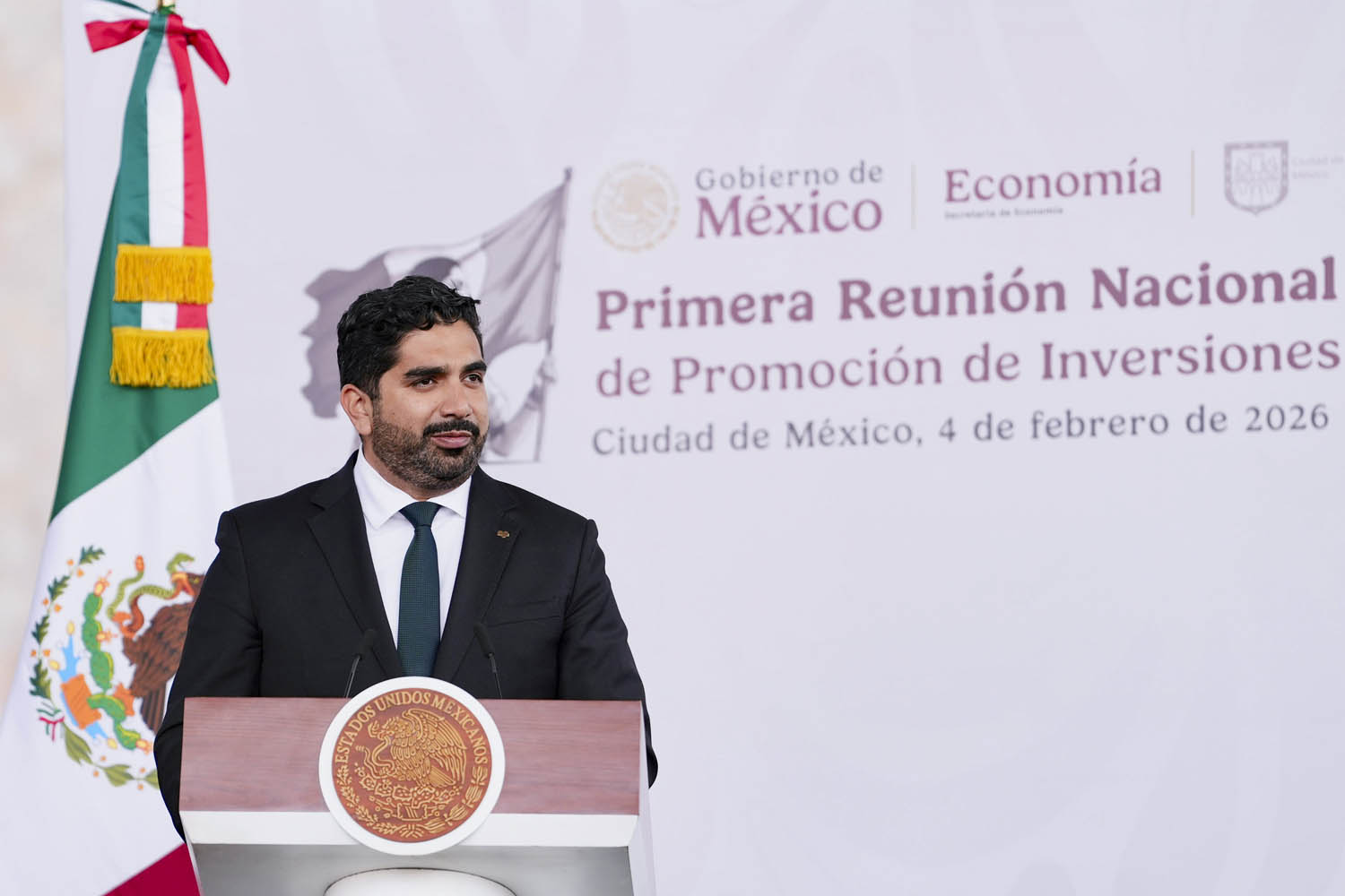 Sheinbaum propone nuevo embajador en EUA