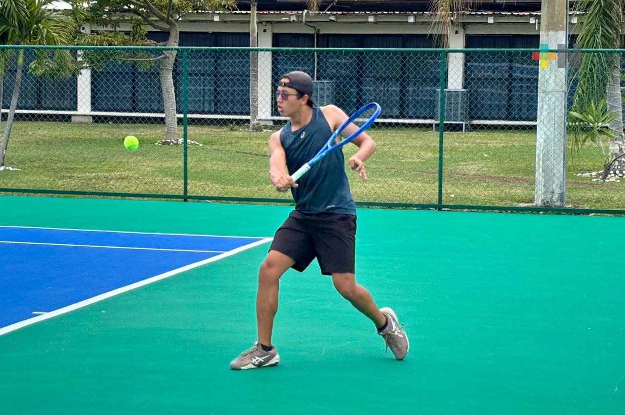 Cerca de 140 tenistas en Torneo Primavera 2026 de Coatza; celebran triunfo local