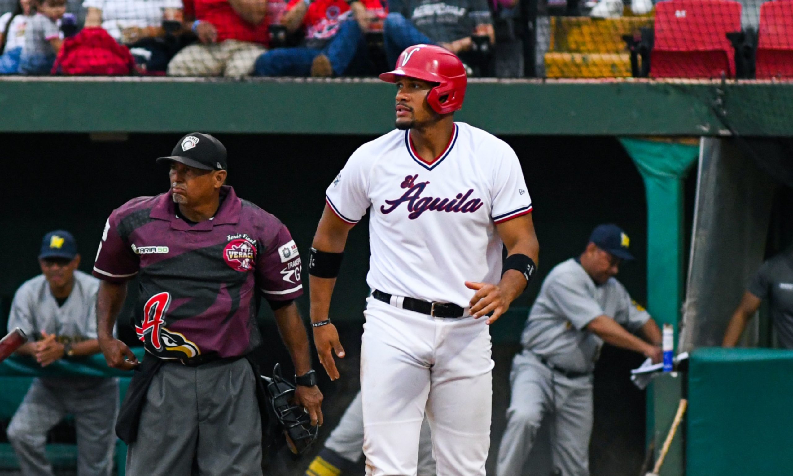 El Águila anuncia Bowens y Rosier