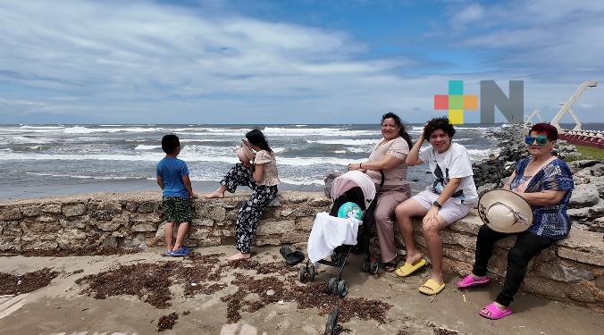 Coatzacoalcos sigue recibiendo turistas en semana de Pascua