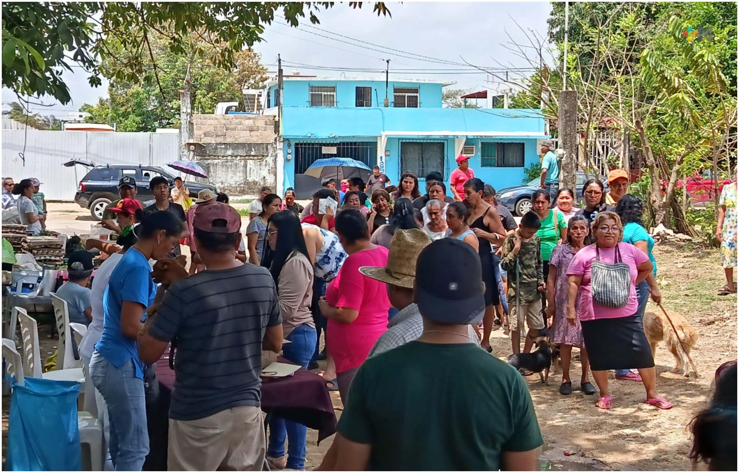 Jornada de vacunación antirrábica en colonia de Coatzacoalcos