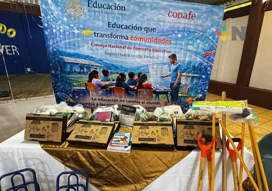 Conafe entrega apoyos educativos en comunidades de Huayacocotla