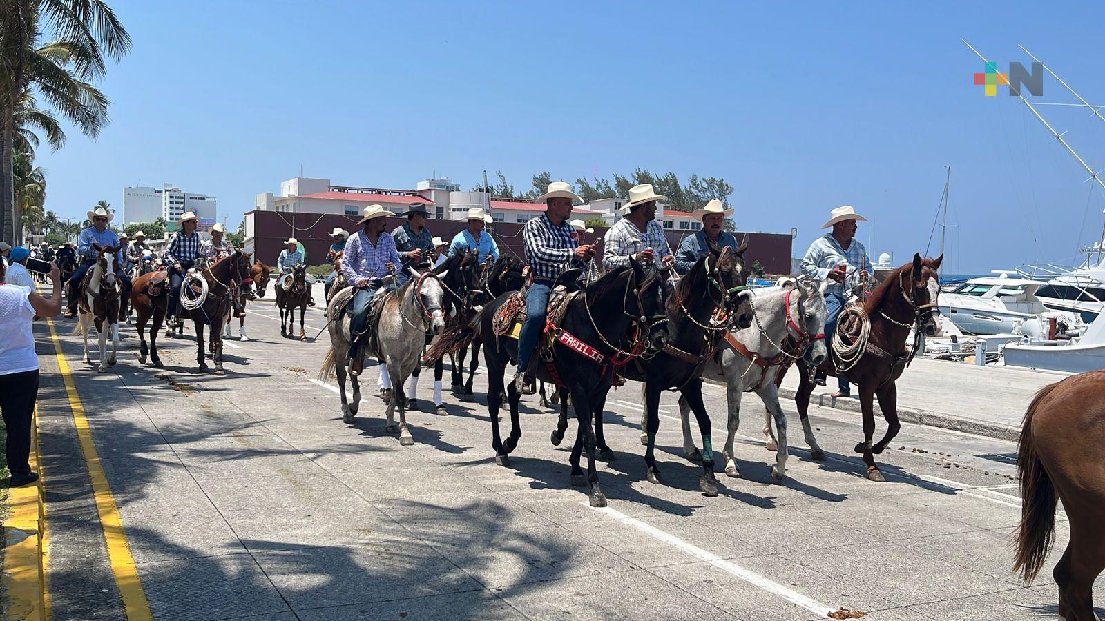 Más de tres mil caballos toman las calles de la ciudad de Veracruz