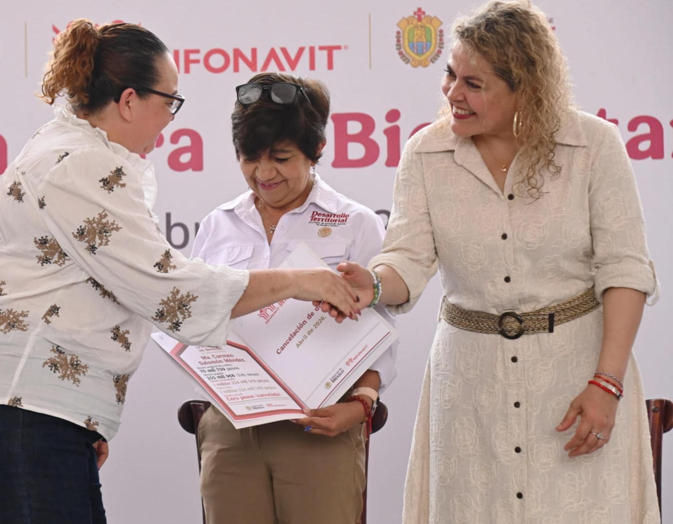 Respalda Gobierno de Veracruz entrega de 91 viviendas en Coatzacoalcos