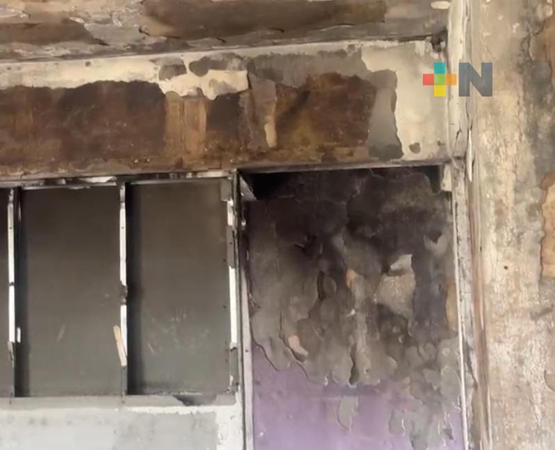 Afectada pudo regresar a su departamento incendiado en fraccionamiento Palma Real de Veracruz