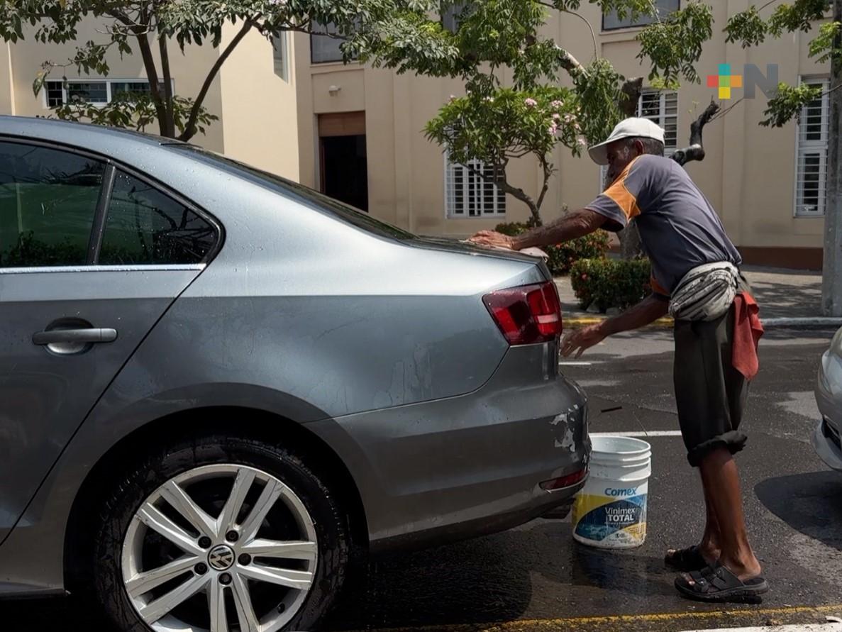 Debe trabajar más de ocho horas bajo el sol