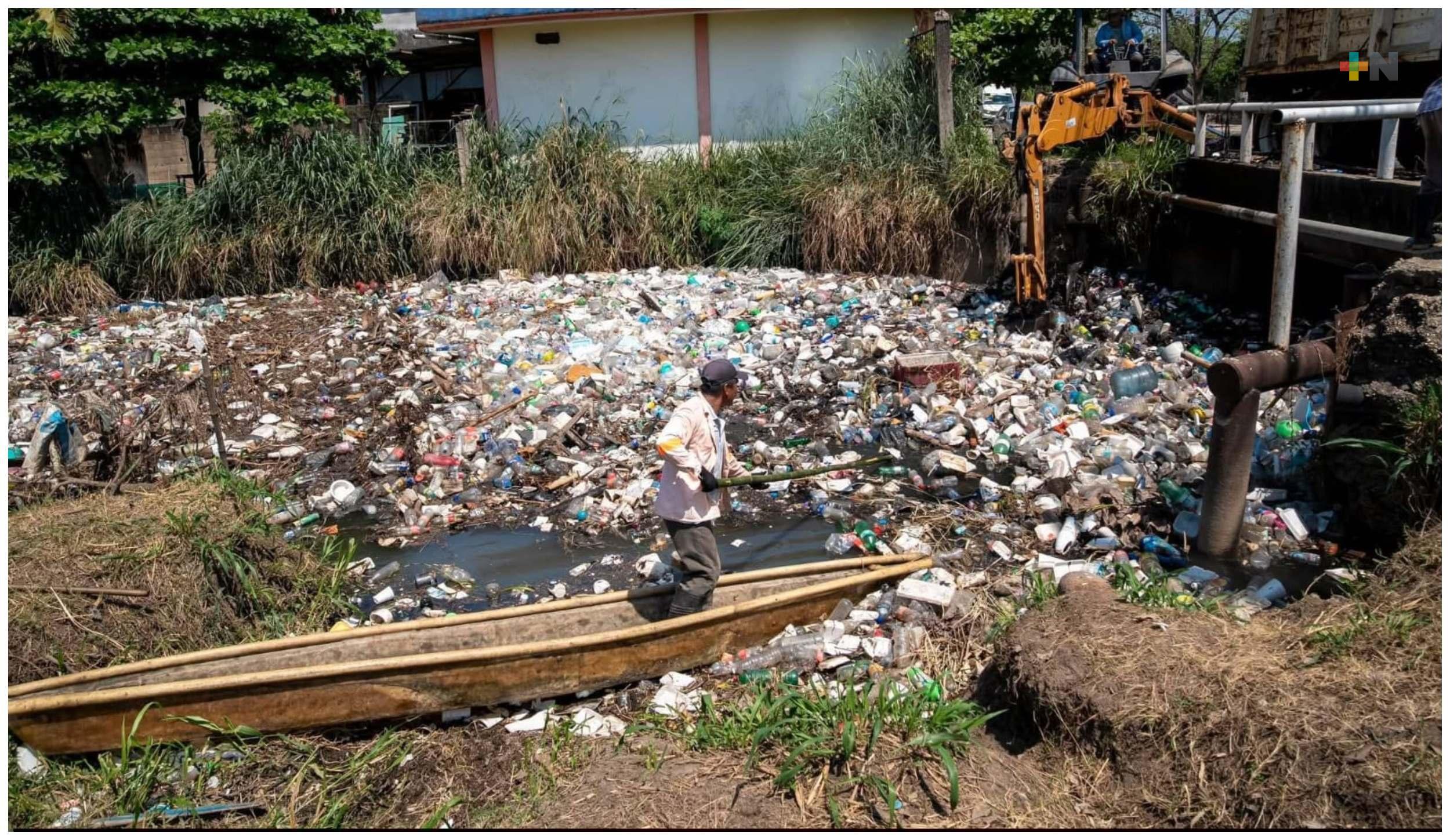 Inicia limpieza y desazolve de arroyo Acotope en Minatitlán