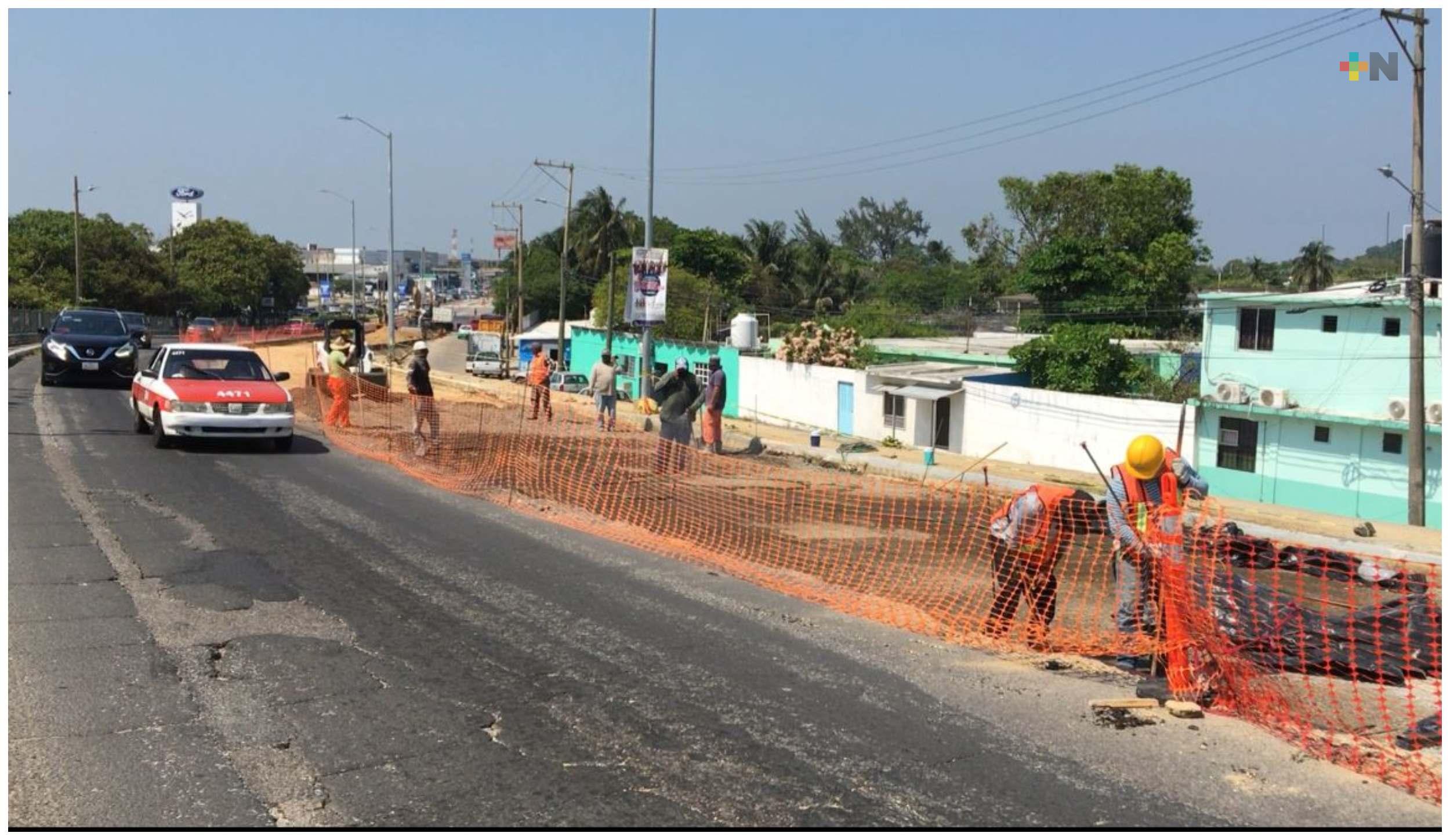 Tránsito lento en Coatzacoalcos por obras en puente Palma Sola