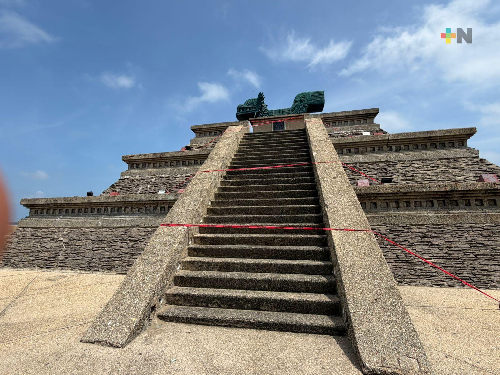 Cierran temporalmente pirámide del malecón de Coatza por panal de abejas