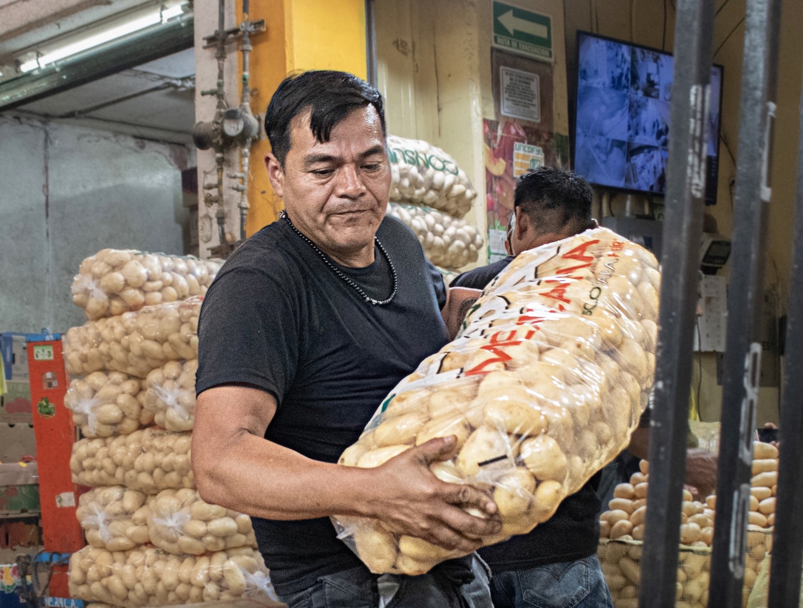 Crece en 422 mil personas la población ocupada en un año: STPS