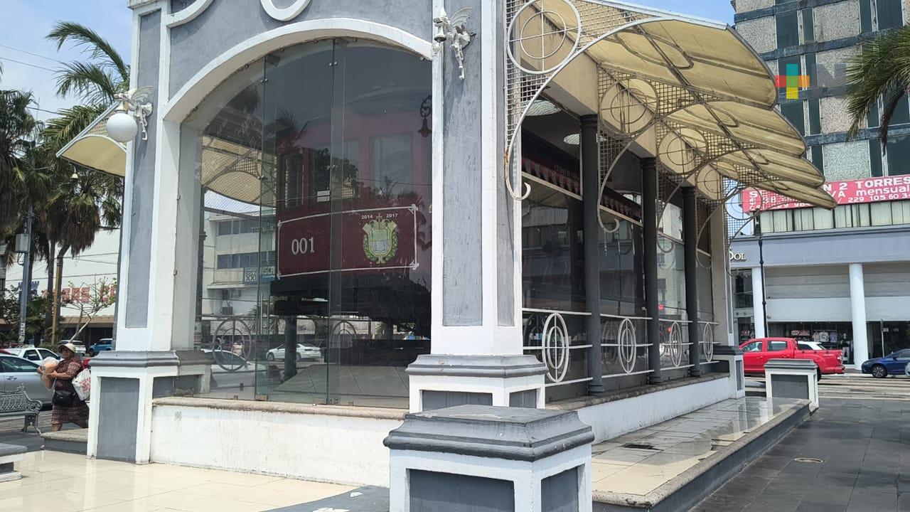 Empresa china que restituirá el tranvía visita centro histórico de Veracruz