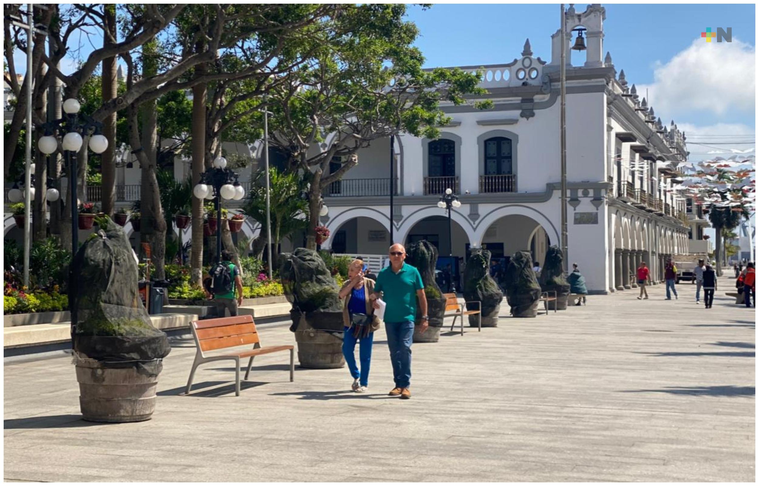 Turistas continúan disfrutando de espacios públicos del municipio de Veracruz