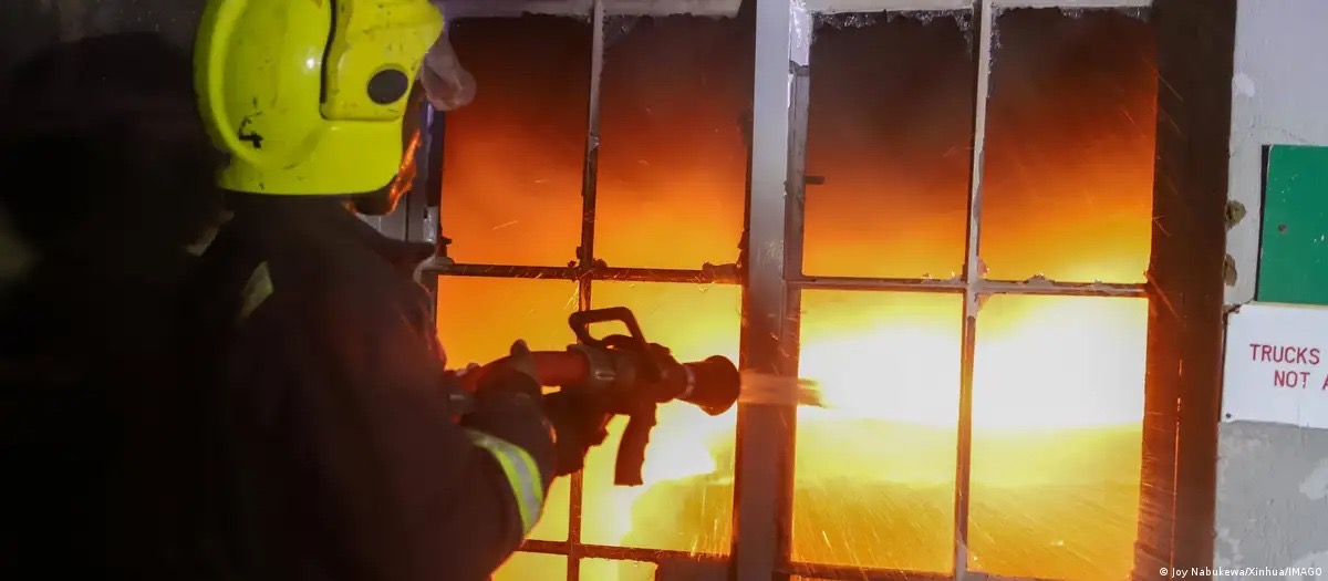 Incendio en Kenia deja 16 niñas fallecidas; Internado Utumishi, en Gilgil, escenario del siniestro
