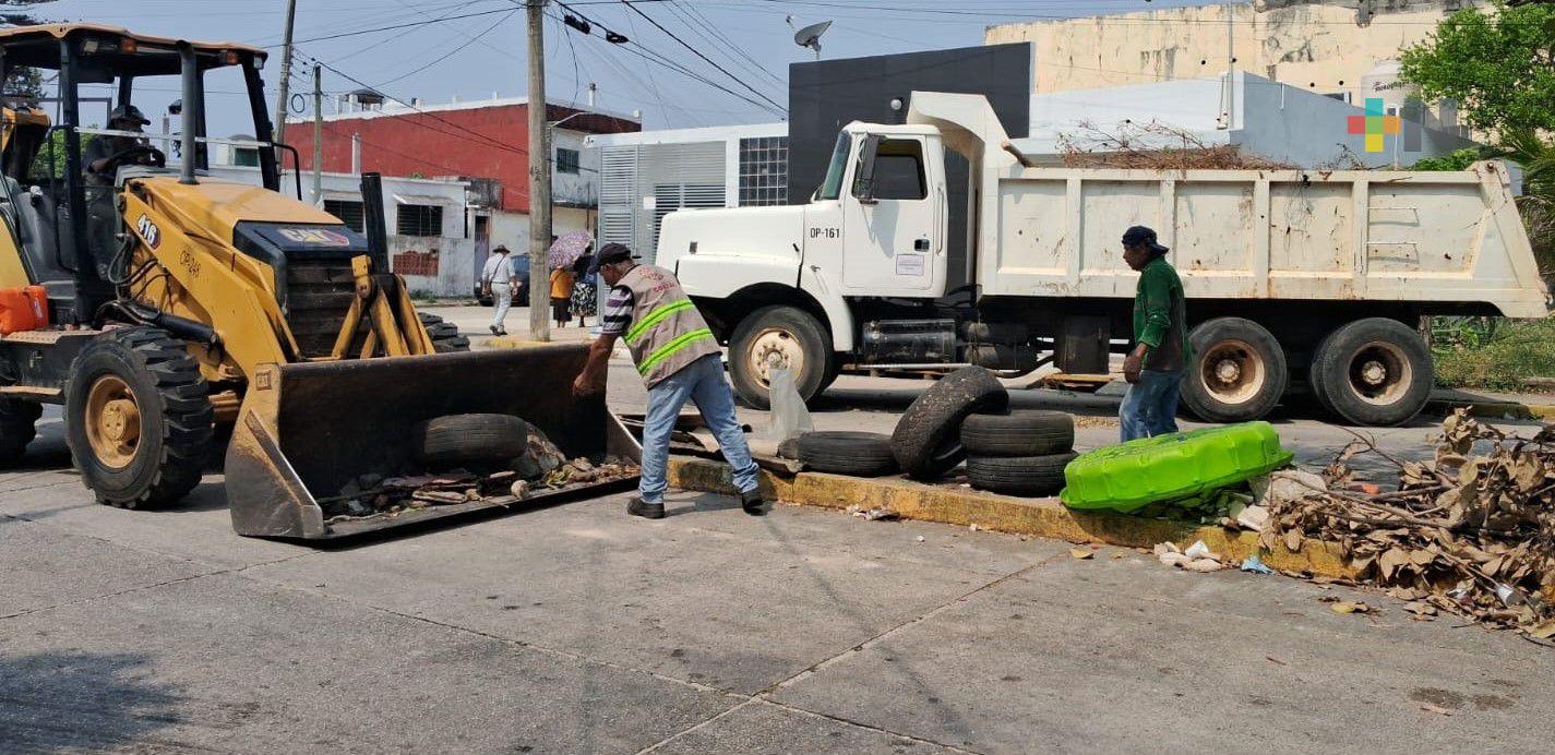 Retiran más de 32 toneladas de residuos en colonia de Coatzacoalcos