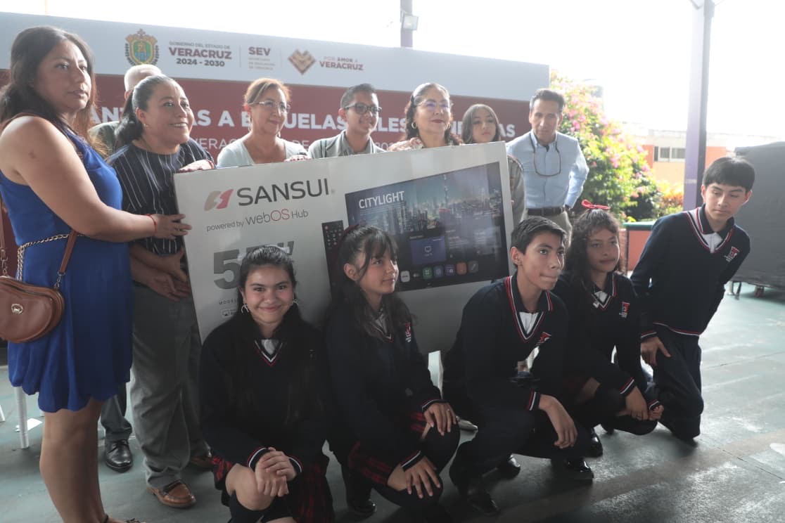 Transformando la Educación entrega más de mil pantallas a telesecundarias de la Región Capital