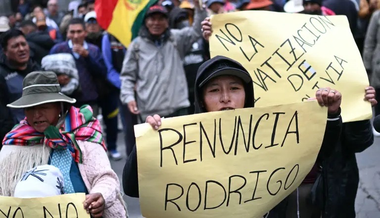 Protestas en Bolivia exigen la renuncia de Rodrigo Paz
