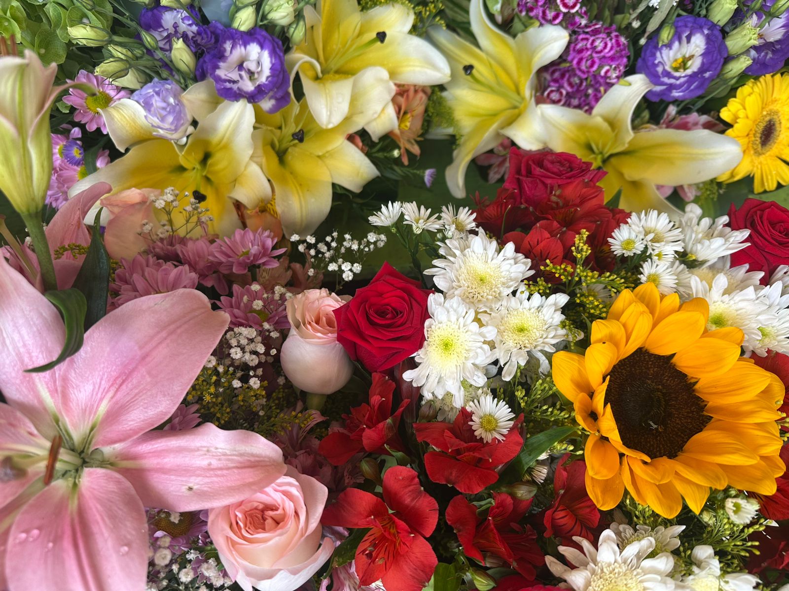 De 350 a mil pesos los arreglos florales para Día de las Madres en Coatza
