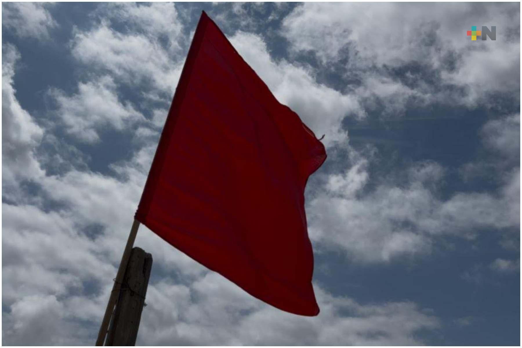 Bandera roja en playa de Coatzacoalcos por alto oleaje y vientos del norte