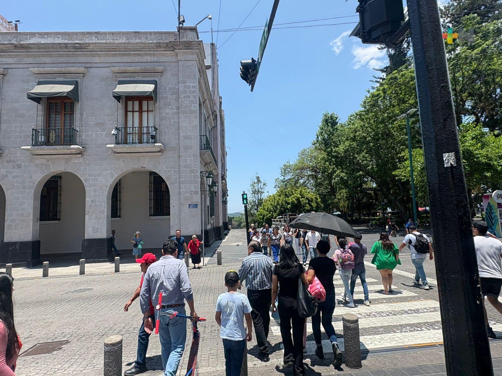 Ambiente caluroso con probabilidad de lluvias en zonas montañosas y sur de Veracruz