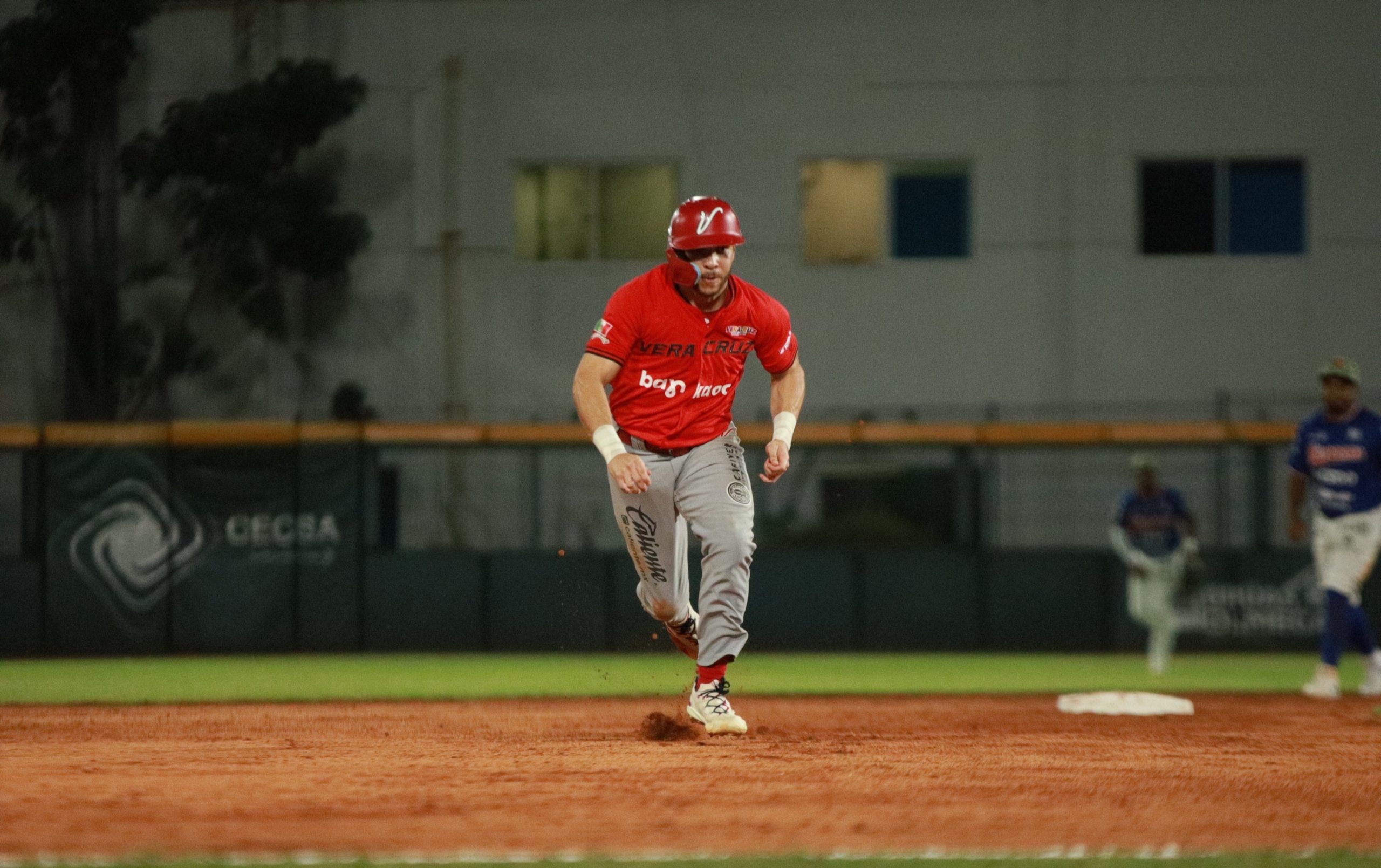 Derrota en extrainnings para El Águila
