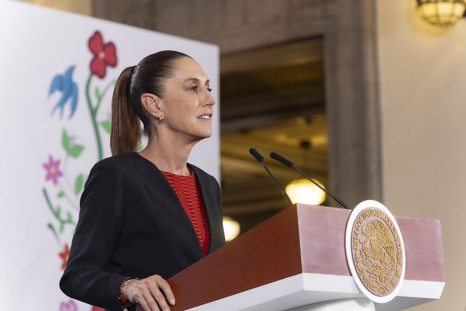 Gobierno de México analiza decreto de Trump contra remesas de indocumentados