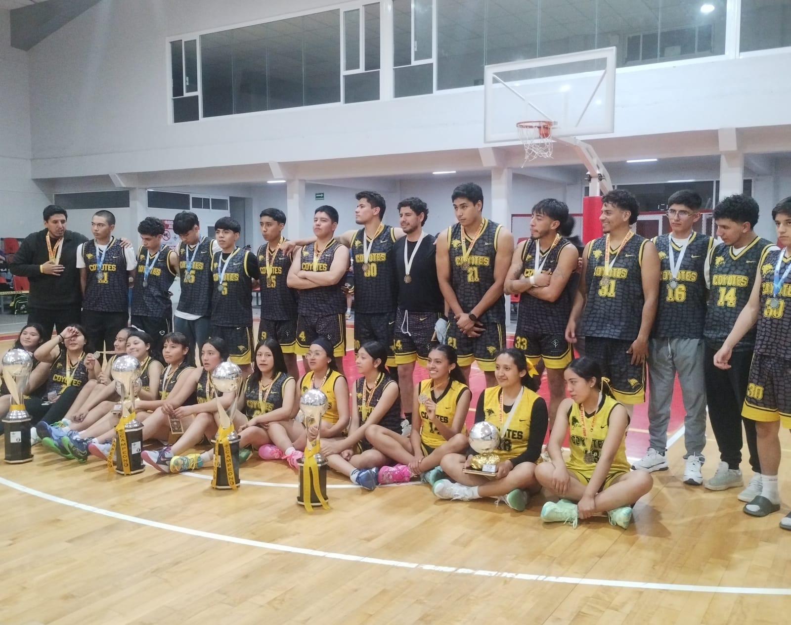 Coyotas campeonas en primera fuerza de liga municipal de Perote