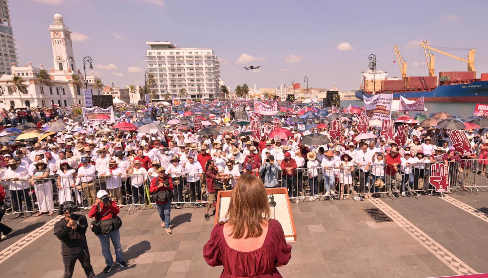 Gobernadora convoca a cerrar filas en defensa de la democracia, la soberanía y los avances de la transformación
