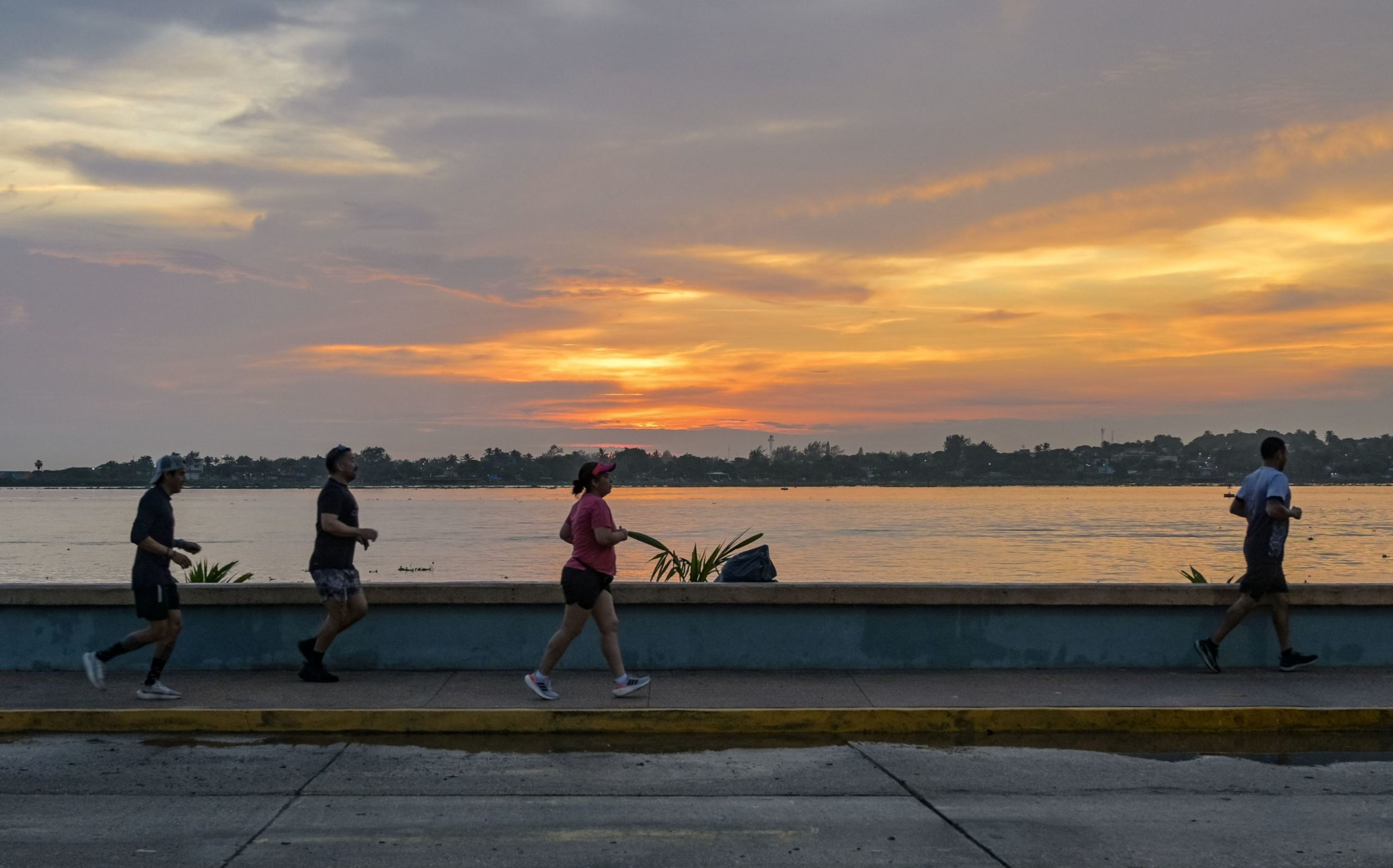 Exhortan a población a tomar medidas para evitar golpes de calor