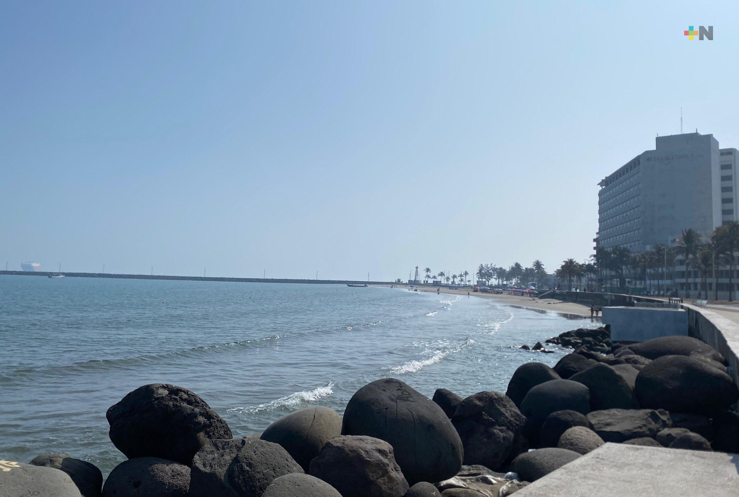 Ambiente caluroso a muy caluroso principalmente en regiones norte y sur de Veracruz