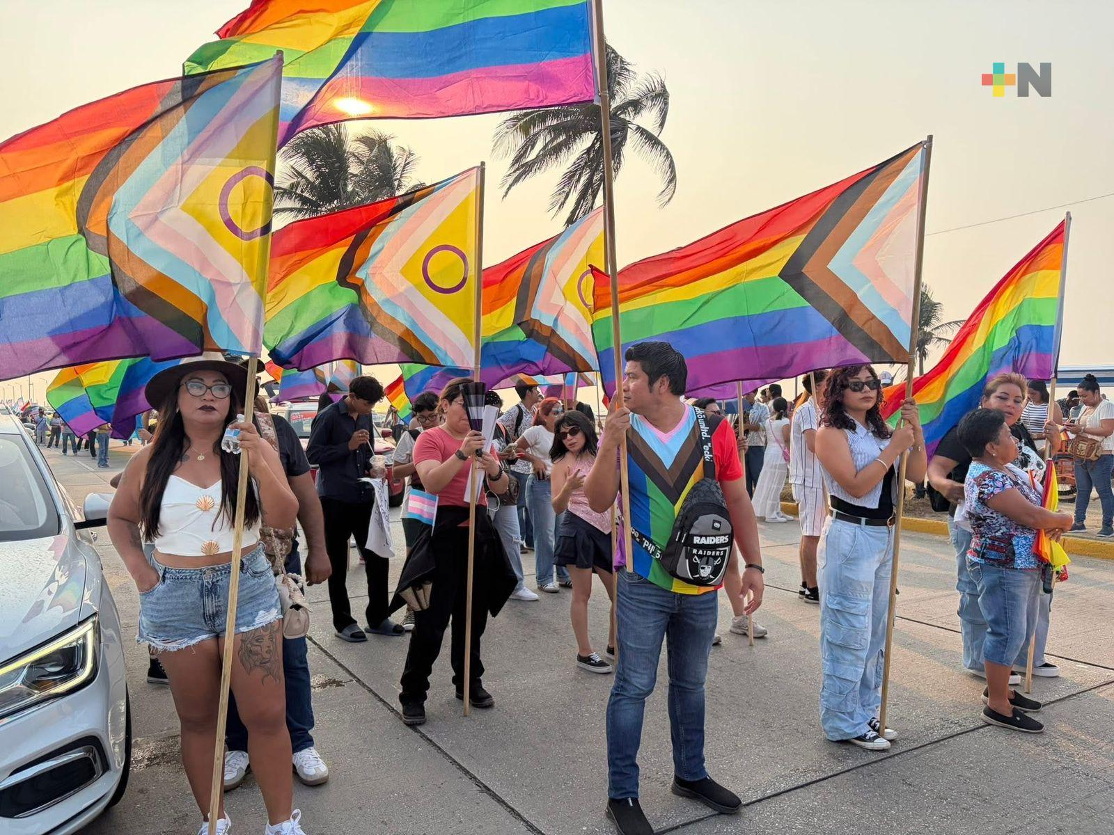 Marchan contra la homofobia y transfobia en Coatzacoalcos