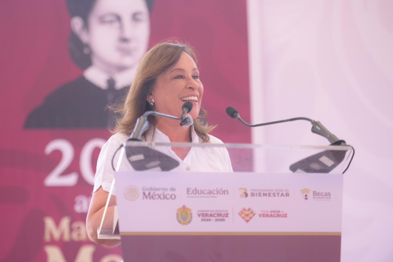 Rocío Nahle encabeza entrega de tarjetas Rita Cetina para más de 312 mil estudiantes