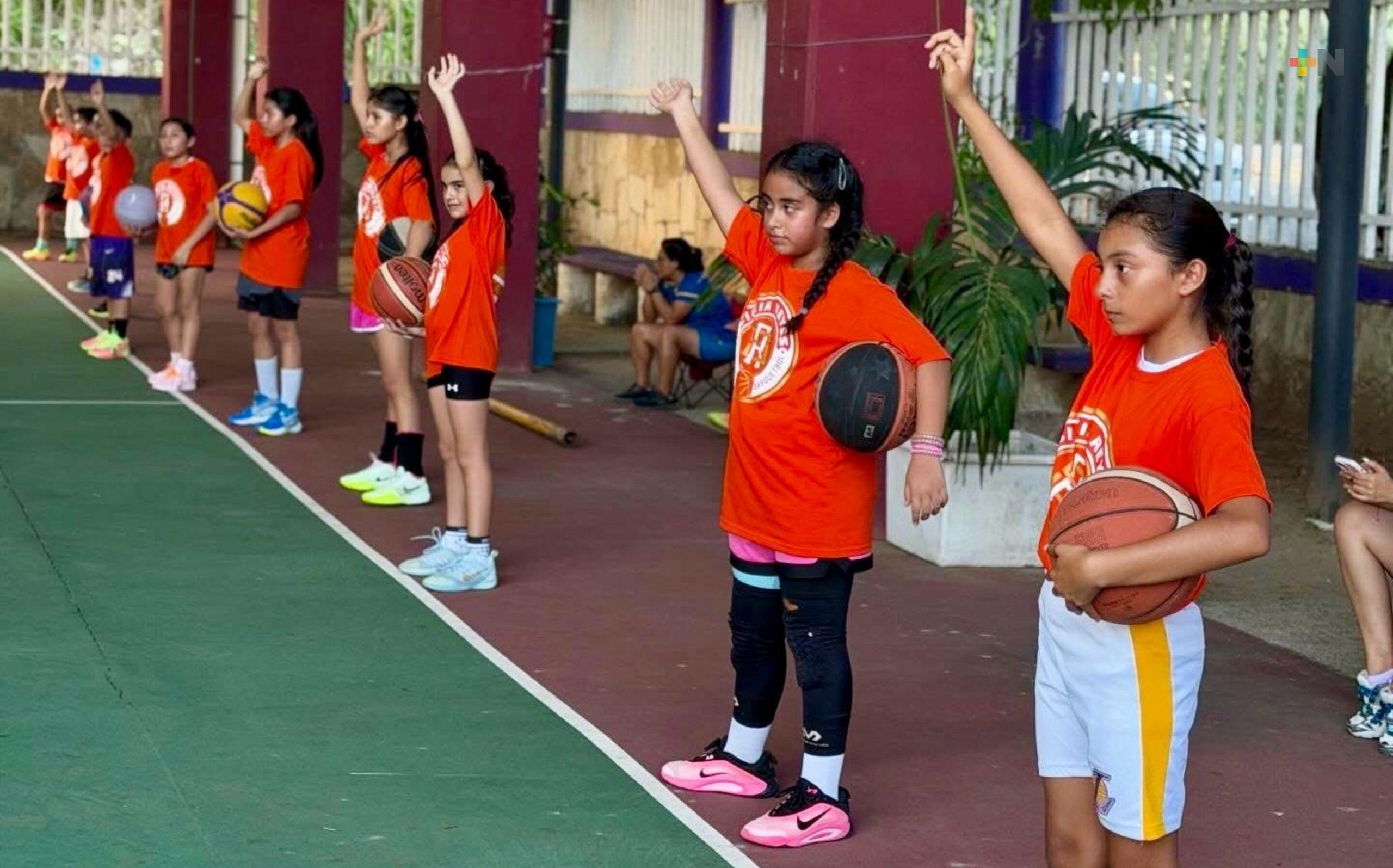 Realizan clínica de baloncesto en Coatzacoalcos