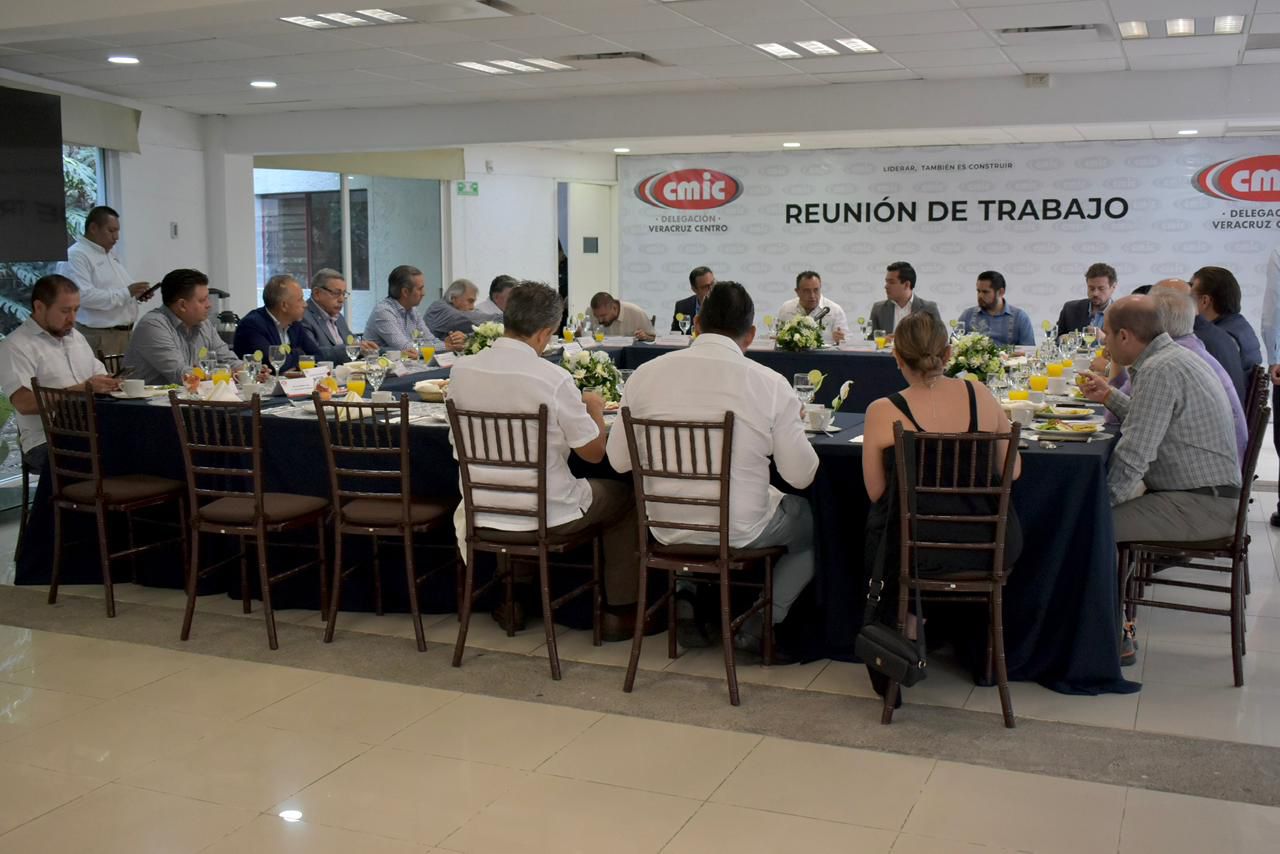 Fortalece SICT coordinación con CMIC para impulsar infraestructura y economía regional