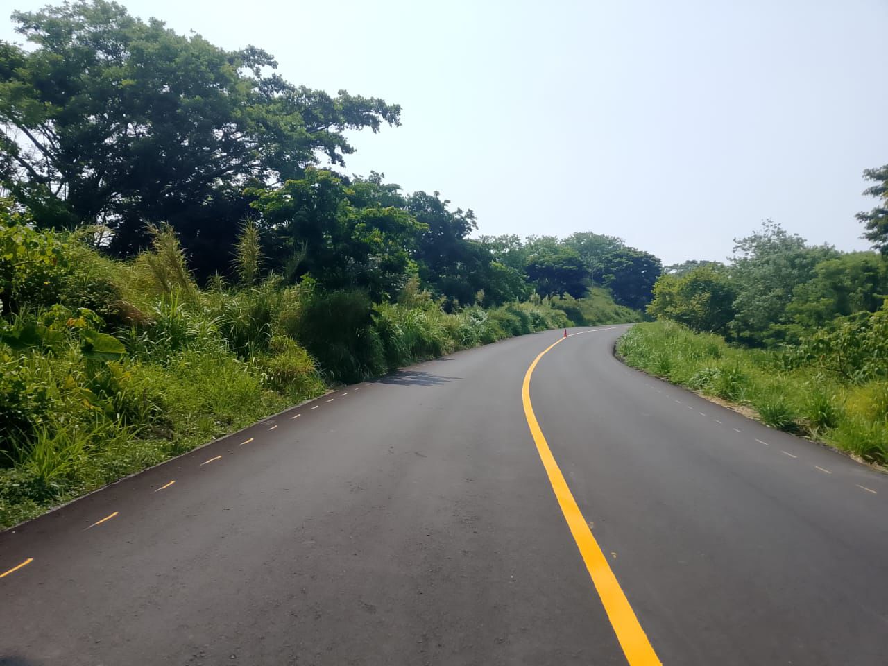 SICT realiza conservación periódica en el tramo Santiago Tuxtla–Acayucan