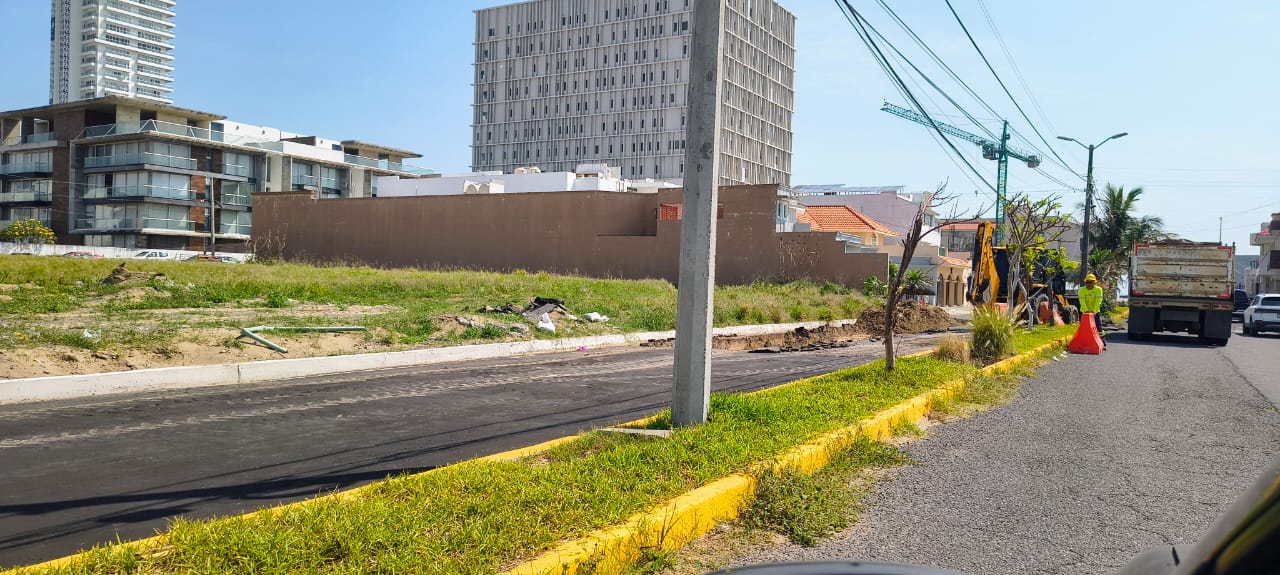 Inicia reparación de socavón en Boca del Río