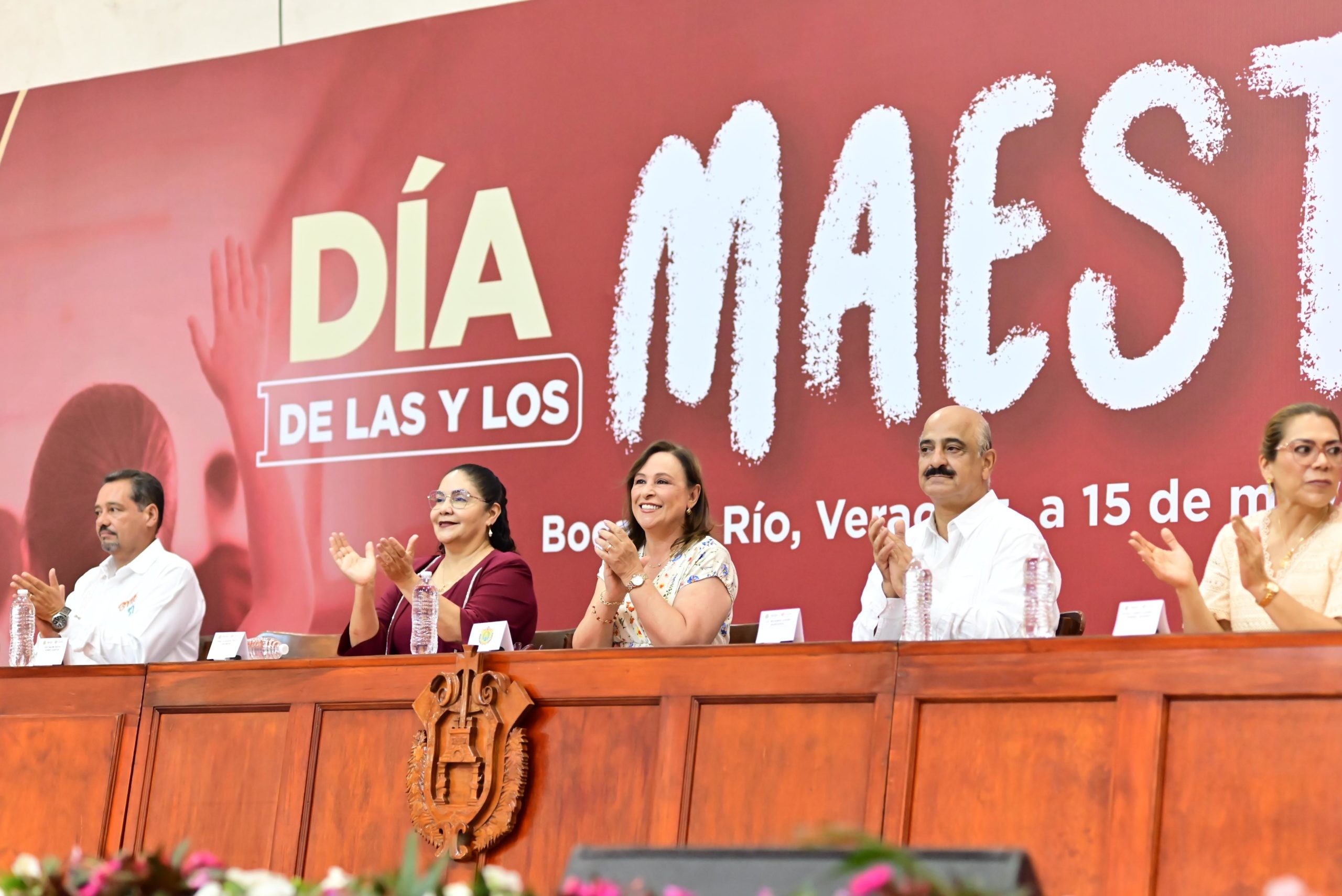 Reconoce Gobernadora al magisterio con aumento salarial y homenaje a su vocación