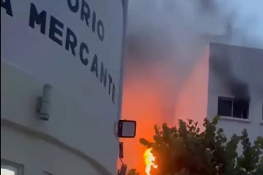 Fue controlado el incendio en Escuela Náutica de Veracruz; Bomberos y Protección Civil sofocan siniestro