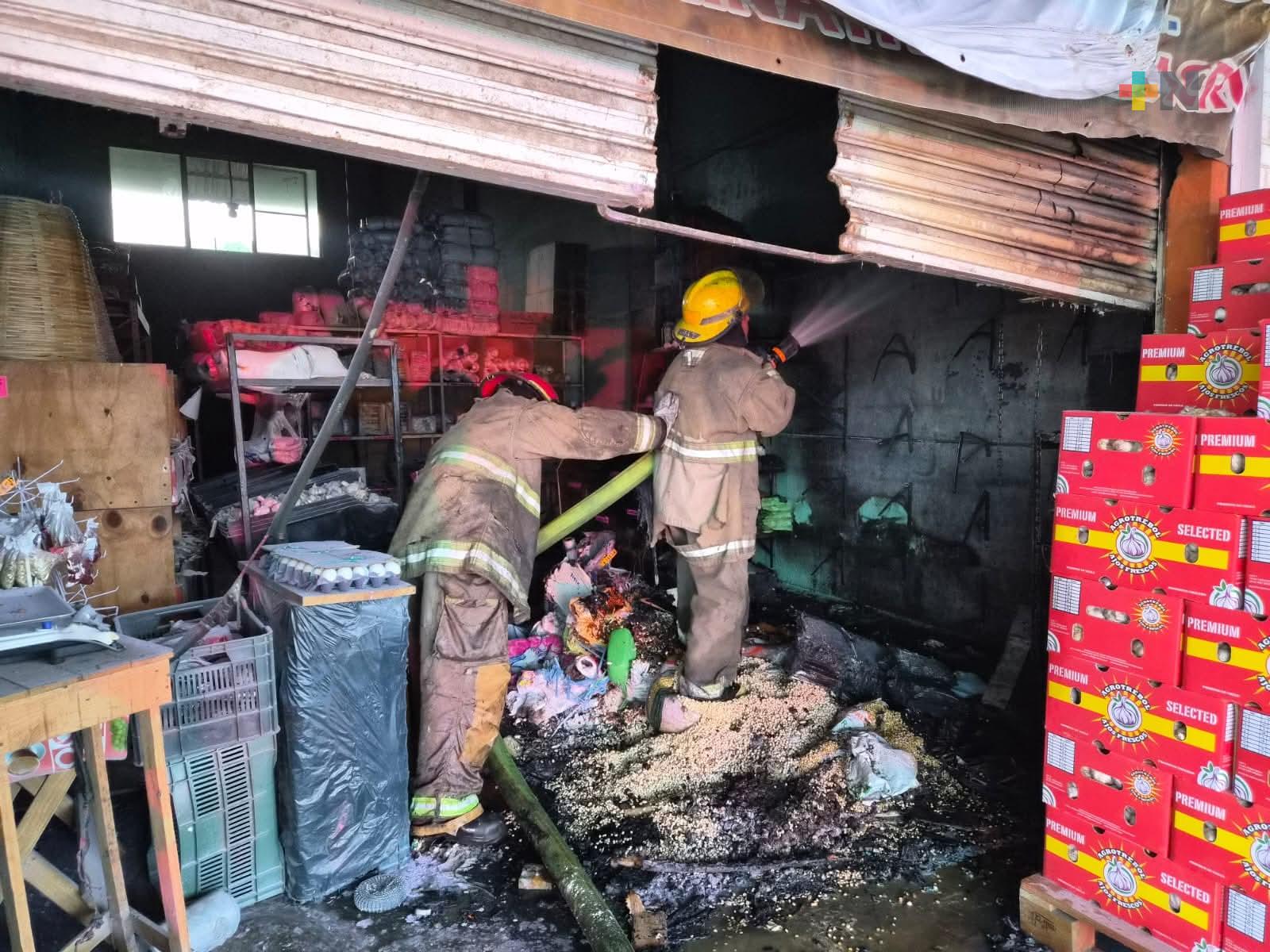 Incendio en bodega moviliza a cuerpos de emergencia de Minatitlán