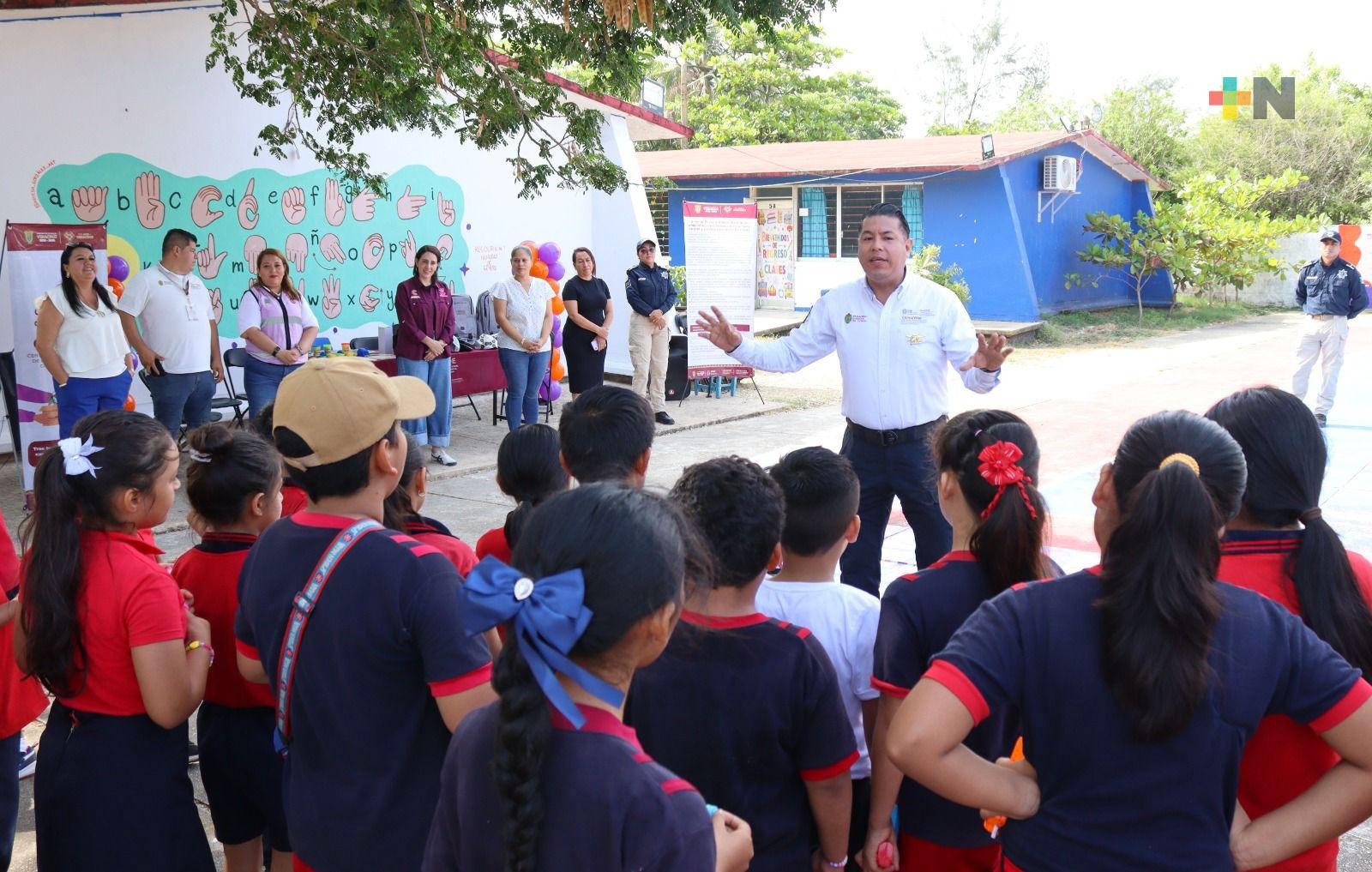 Promueven cultura de paz con canje de juguetes bélicos en primaria de Coatzacoalcos