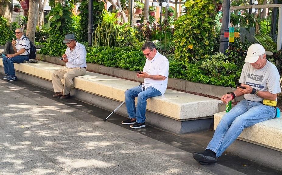 Las personas mayores se han adaptado al celular por ser una herramienta indispensable