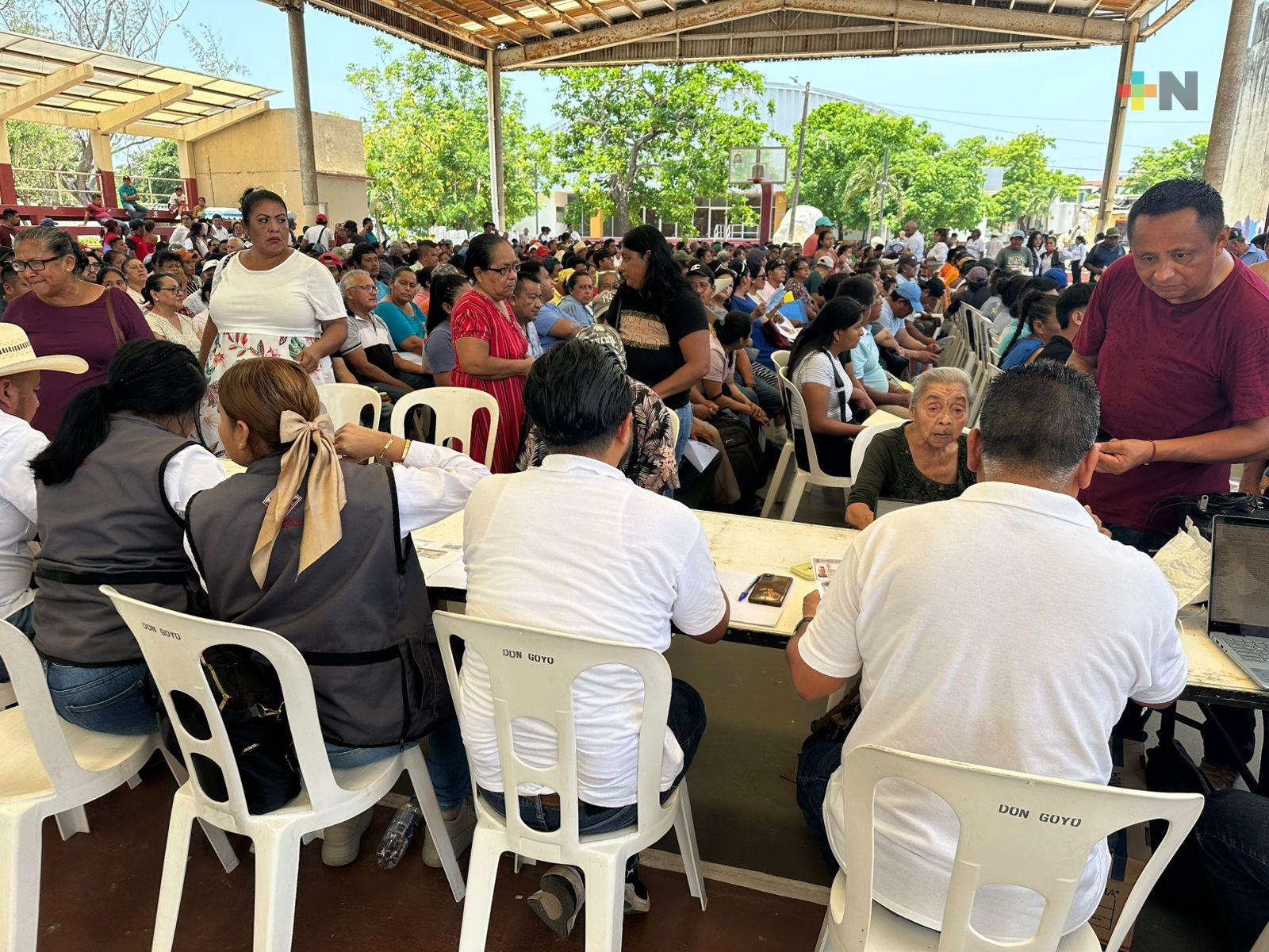 Entregan apoyo económico a 830 pescadores en el sur de Veracruz