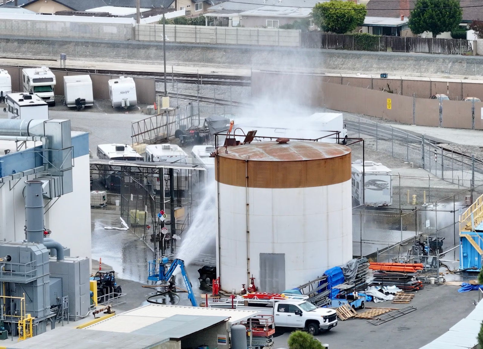 Más de 44,000 evacuados en California por riesgo de contaminación ambiental y afectaciones a la salud