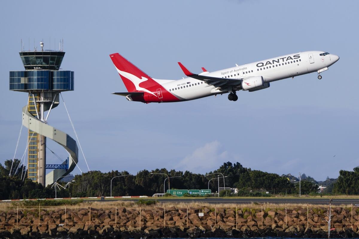 Vuelo de Qantas desviado tras agresión de pasajero neozelandés