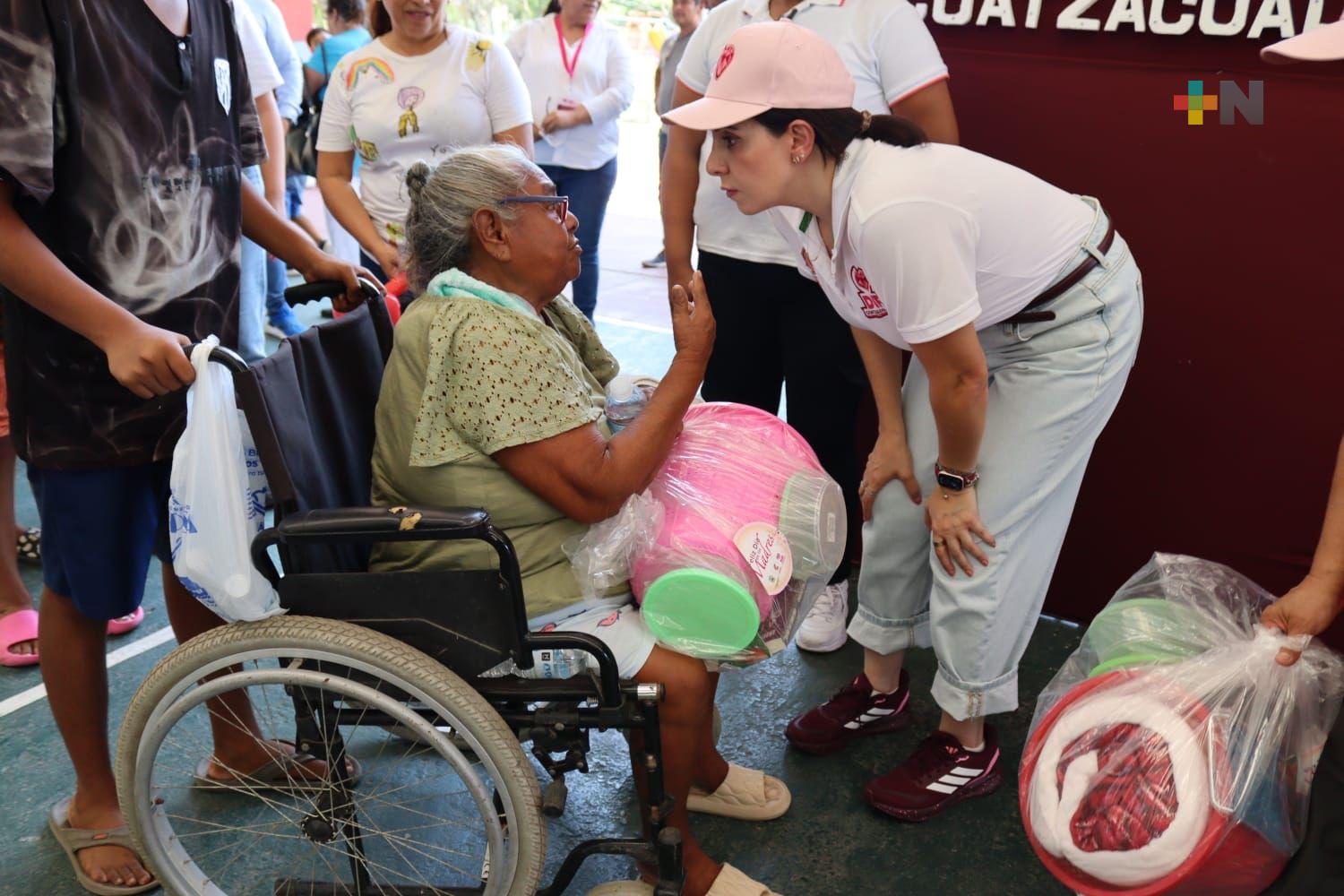 Festejan a madres de Coatzacoalcos con regalos y actividades en La Alameda