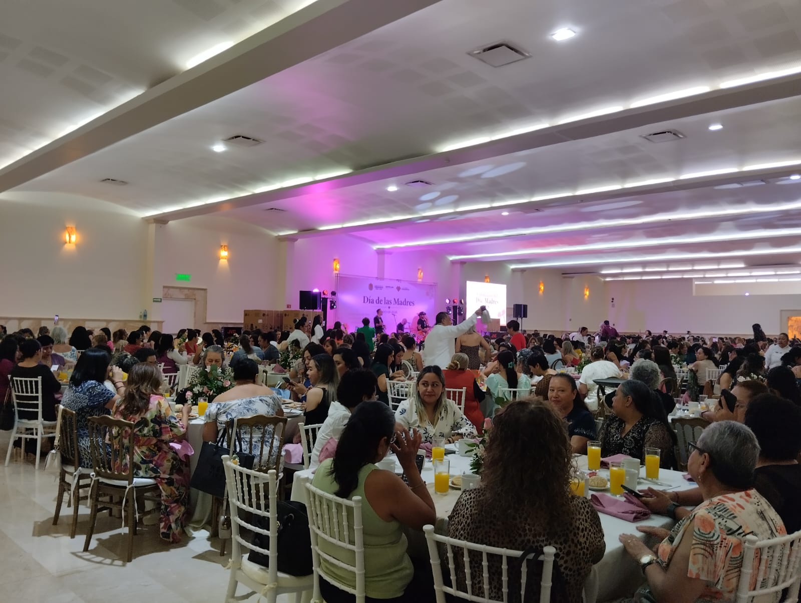 Gobernadora reconoce a madres trabajadoras de Veracruz