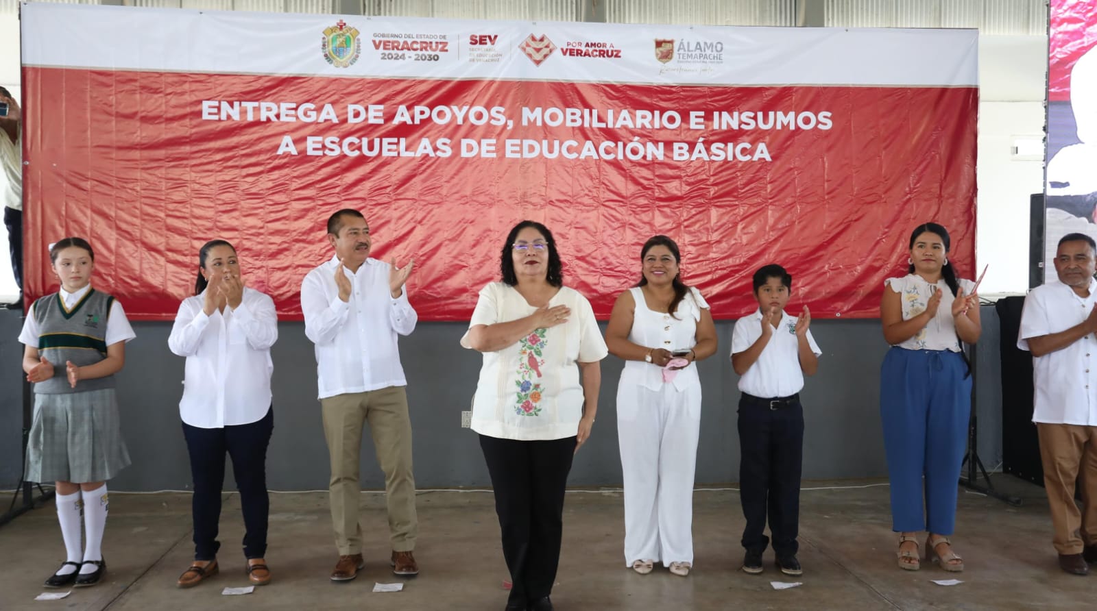 SEV garantiza equipamiento escolar al 100% en Álamo