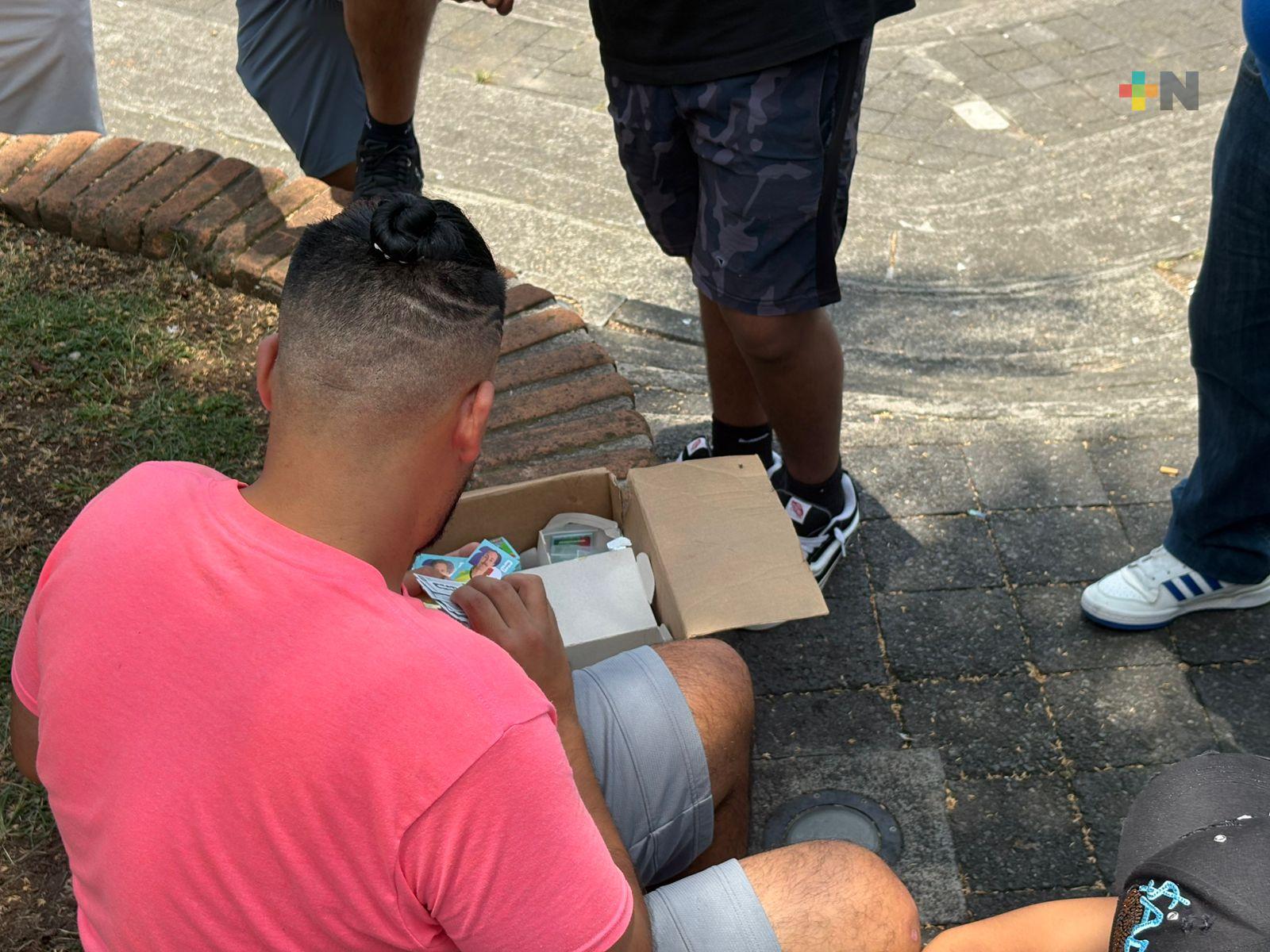 En Xalapa aumenta la euforia por el álbum del Mundial